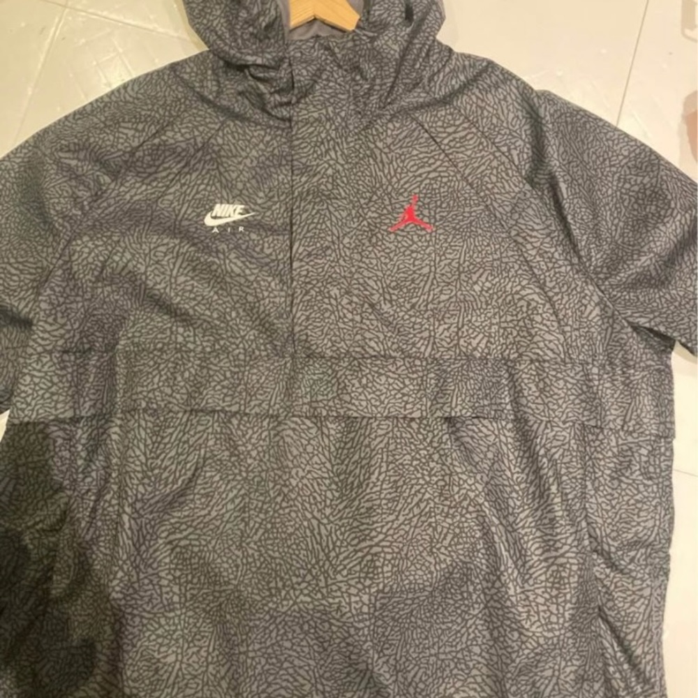 Nike Men's Windbreaker with Gray Pattern and Red Logo